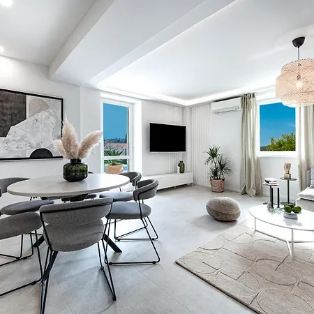 Luna Villa