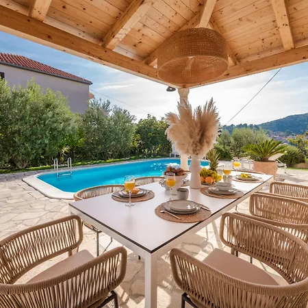 Luna Villa