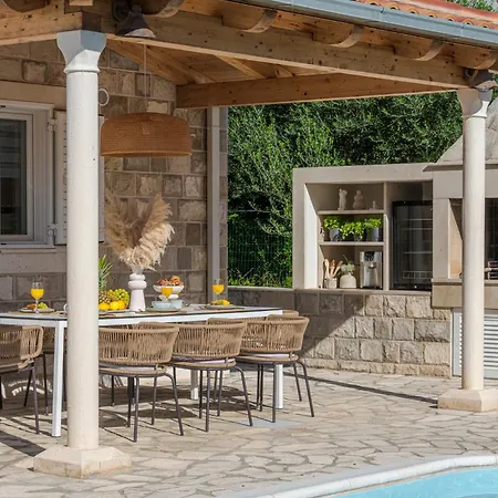 Luna Villa *