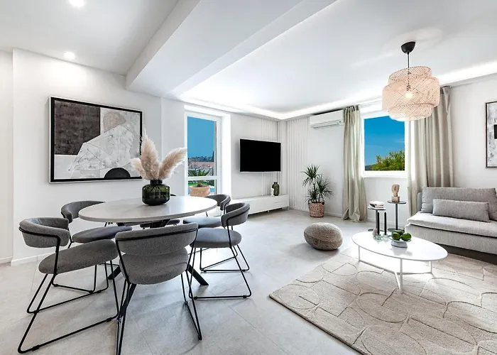 Luna Villa